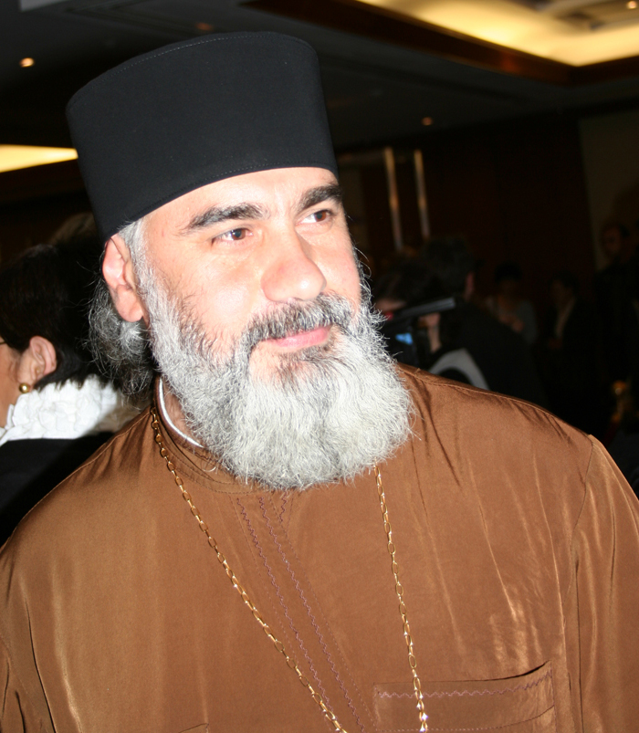 მიტრა, ორი ბარძიმი და ჯვარი გამოფენის შემდეგ პირდაპირ წმინდა მთაზე გაიგზავნება KARIBCHE